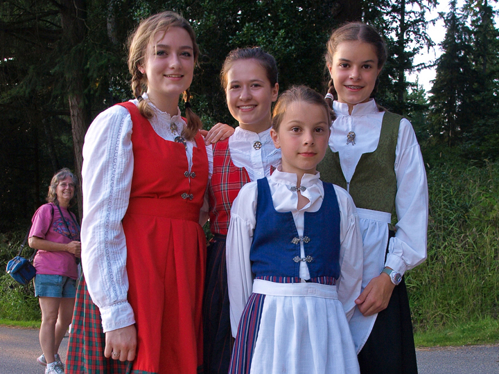 P8168955-2.jpg - Norsk Folkedans Stemne 2008