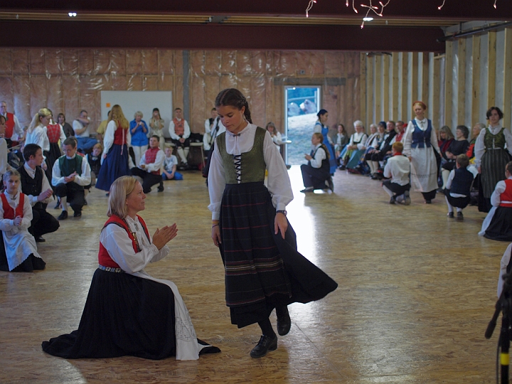 P8156378.jpg - Norsk Folkedans Stemne 2009