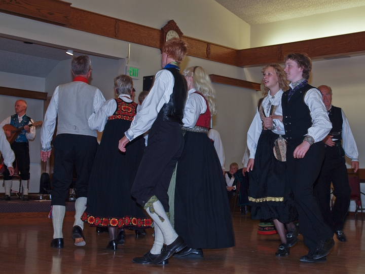 P8111793.jpg - Norsk Folkedans Stemne 2009