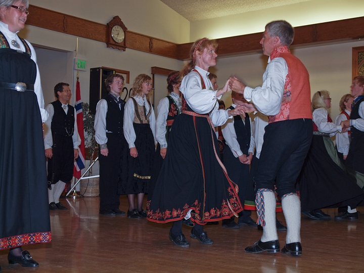 P8111877.jpg - Norsk Folkedans Stemne 2009